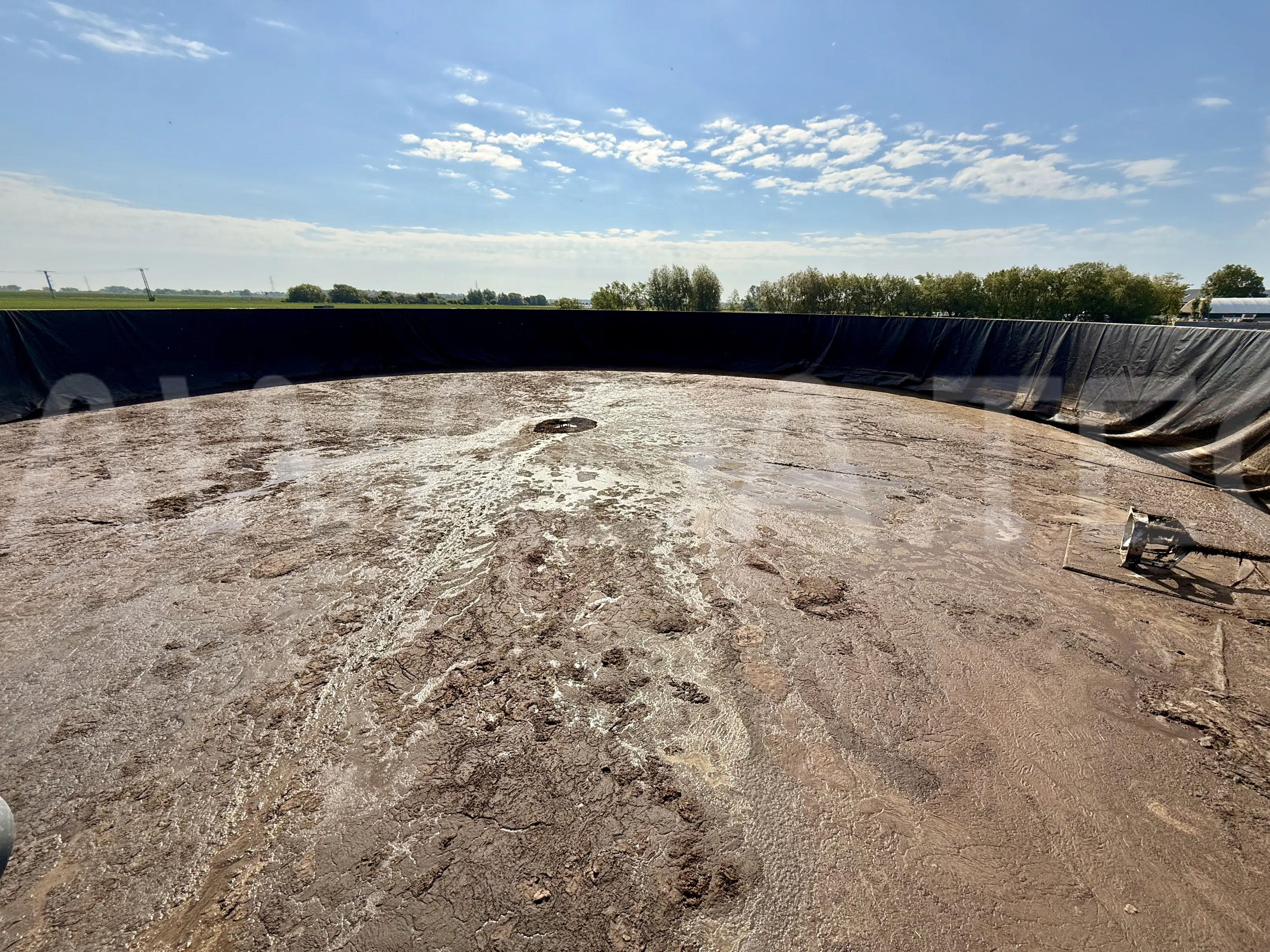 Ziornik na gnojowicę - częściowo opróżniony