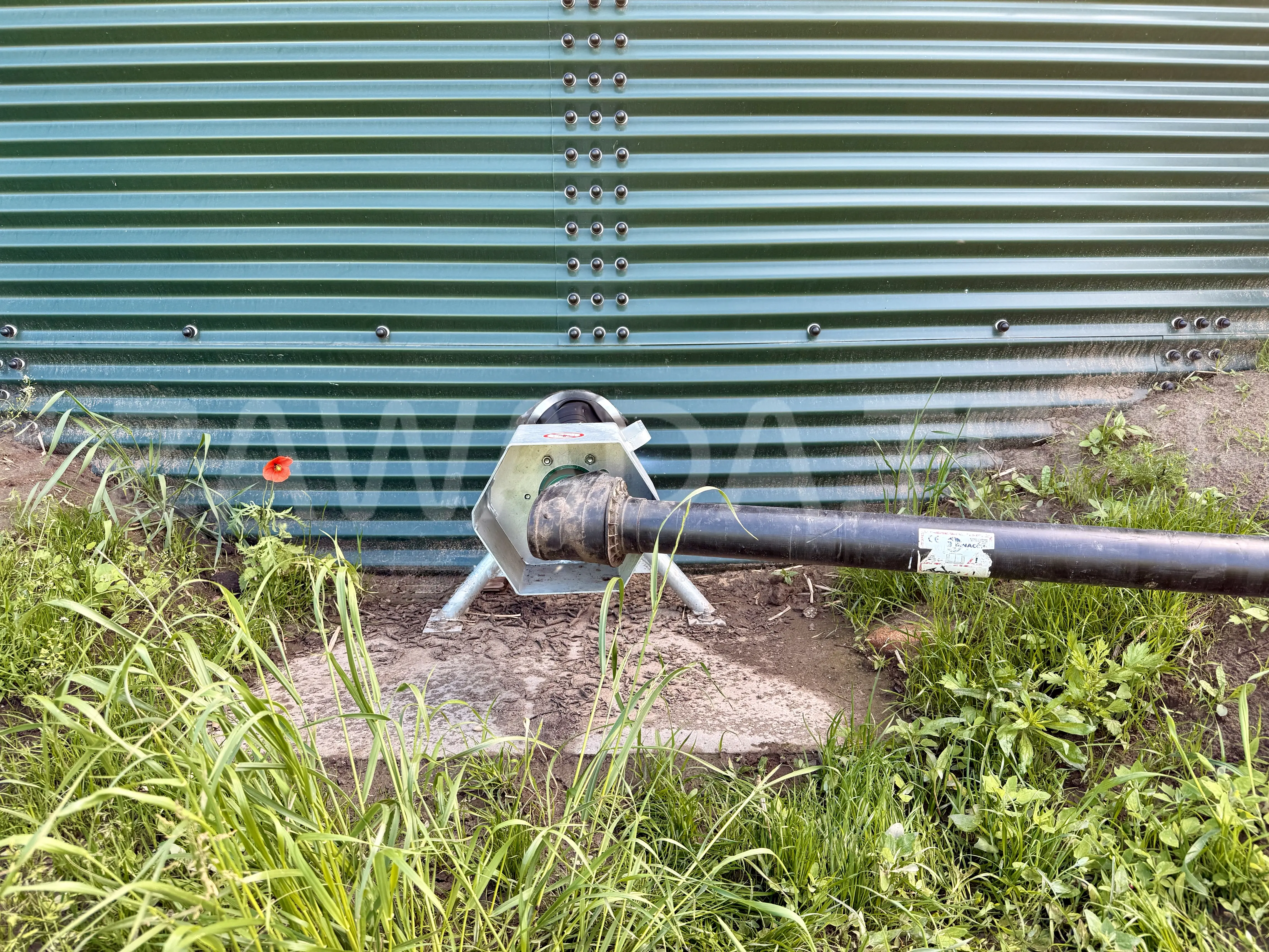 Zbiornik na gnojowicę - mieszadło WOM - widok na zewnątrz, dolny panel zbiornika