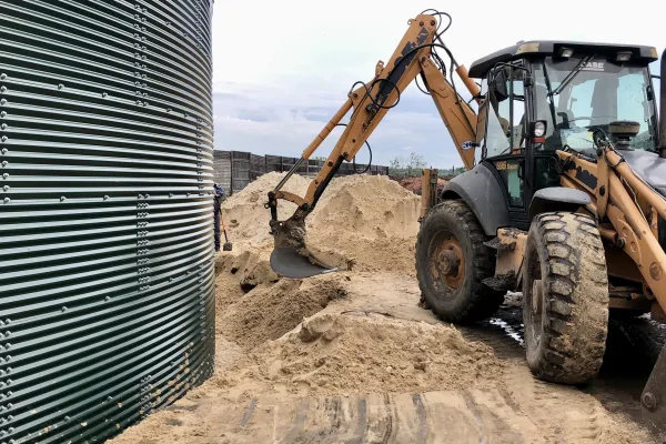 Typ zbiornika STANDARD, pojemność: 586 m3, woj. mazowieckie. Przeznaczenie: popłuczyny z mycia warzyw w zakładzie produkcyjnym