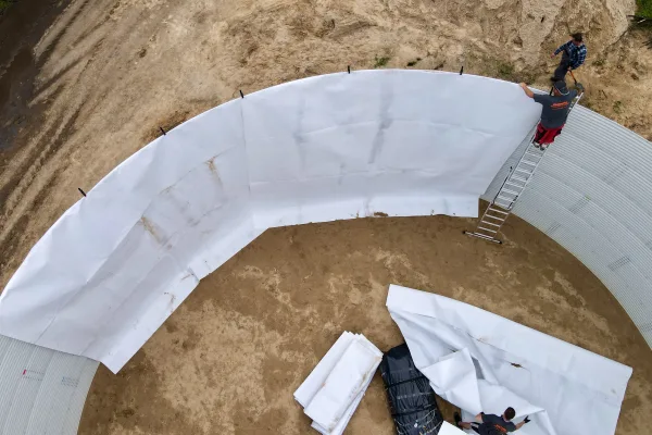 Typ zbiornika STANDARD, pojemność: 586 m3, woj. mazowieckie. Przeznaczenie: popłuczyny z mycia warzyw w zakładzie produkcyjnym