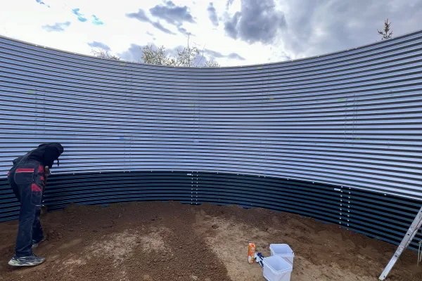 Typ zbiornika STANDARD, pojemność: 162 m3. Przeznaczenie: woda deszczowa, gruntowa